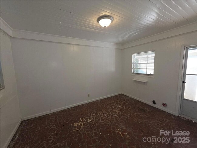 Building Photo - 4134 Sheridan Dr
