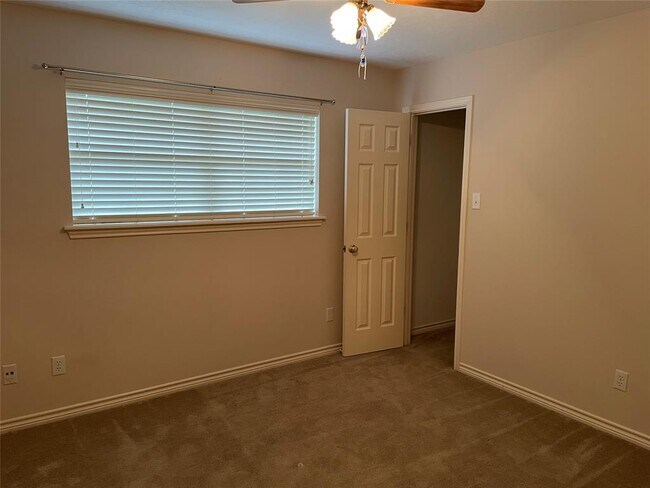 Building Photo - 203 Pine Valley