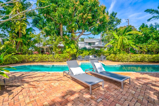 Building Photo - 411 26th St