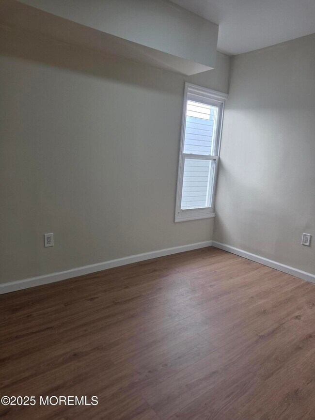 Building Photo - 216 Delaware St