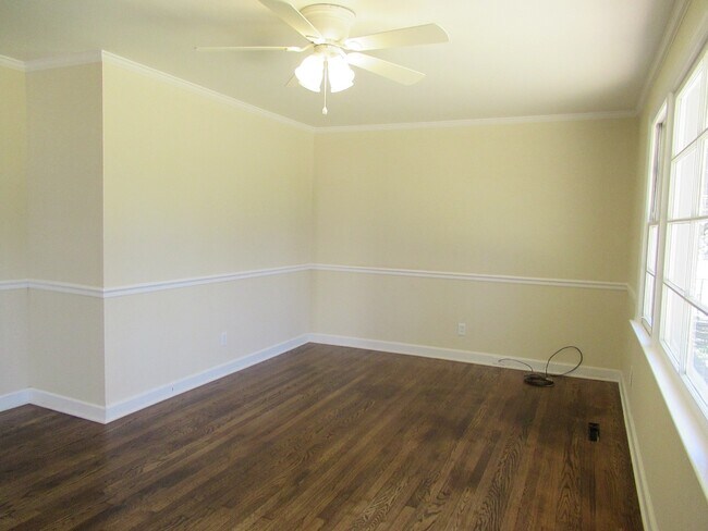 Building Photo - 38 Thelma-3 bedroom, 2 bath- ALICE DRIVE AREA