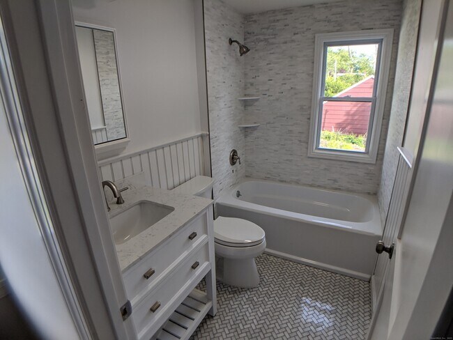 Building Photo - 265 Homeland St