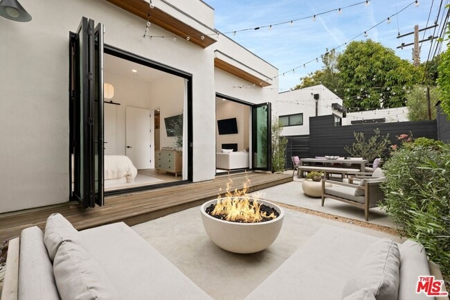 Building Photo - 9004 Dicks St