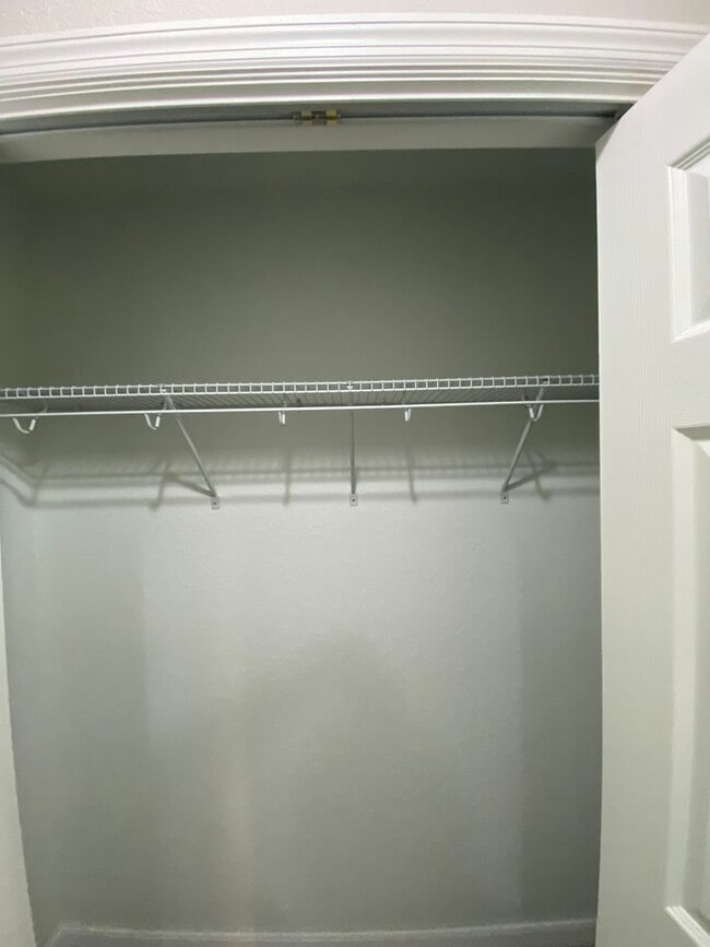 Building Photo - Custom Home - Desirable SW Ocala Neighborhood 3/2/2 **Won't Last**