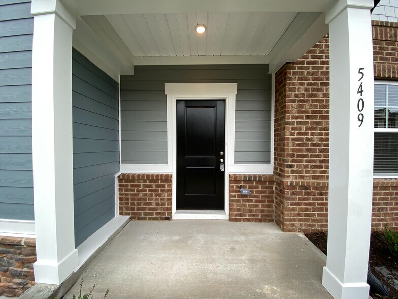 Building Photo - Room in Townhome on Talley St