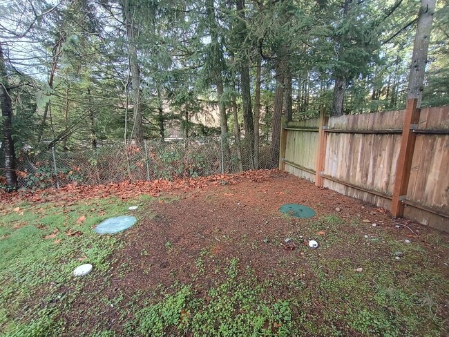 Building Photo - Freshly Painted Duplex in the Heart of Silverdale