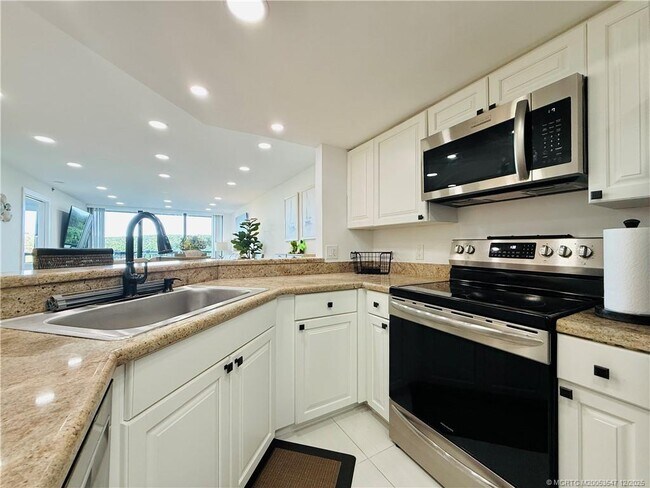 Building Photo - 8800 S Ocean Dr