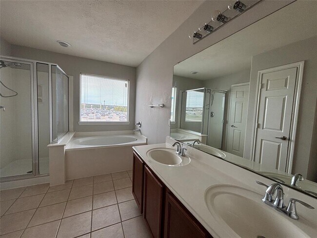 Building Photo - 2710 Maybrook Hollow Ln