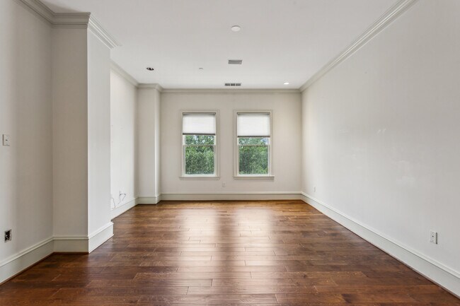 Building Photo - 2500 Peachtree Rd NW