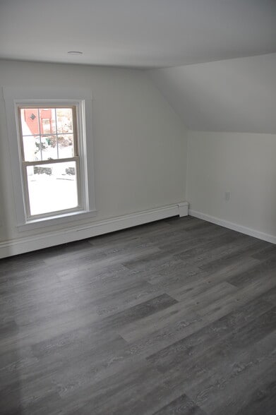 Building Photo - 703 Blossom St