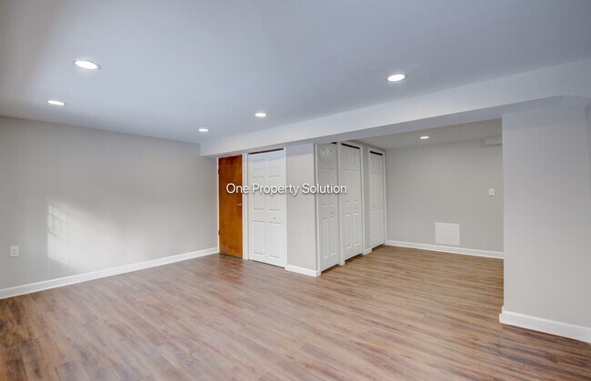 Building Photo - 576 S New Jersey St