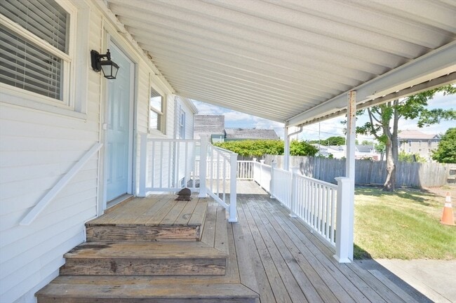 Building Photo - 42 Buttonwood Rd