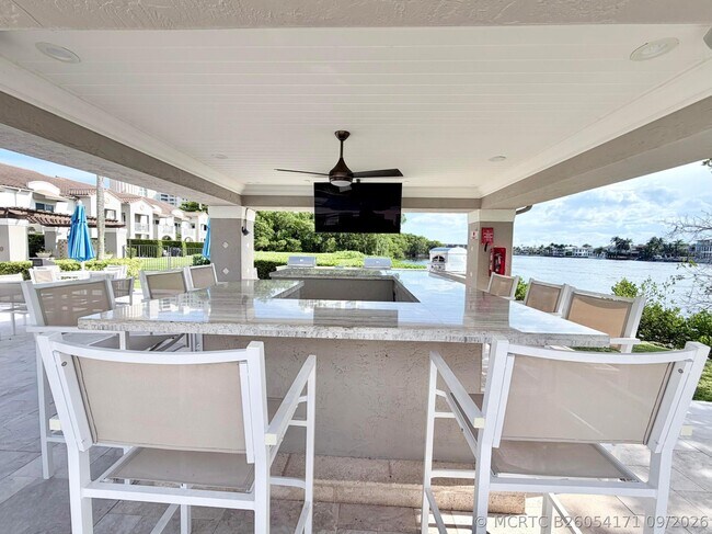 Building Photo - 3606 S Ocean Blvd