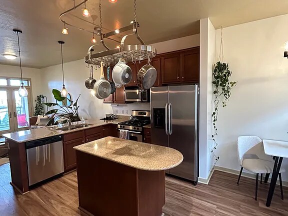 Primary Photo - 2150 S Main St