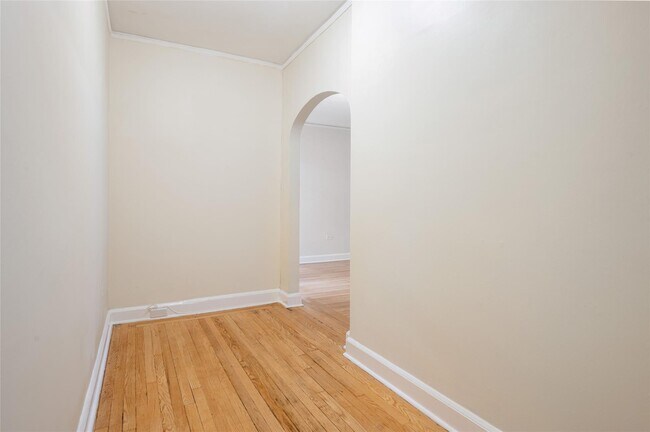 Building Photo - 212 Larchmont Acres