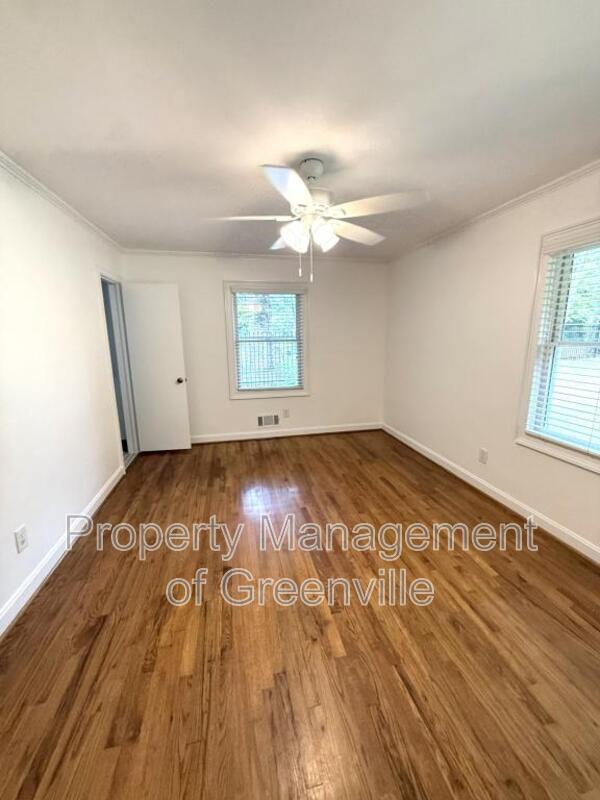 Building Photo - 205 W Lee Rd