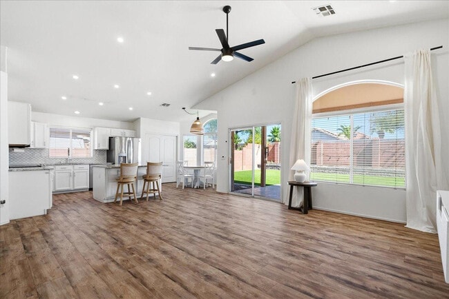 Building Photo - 4414 E Villa Rita Dr