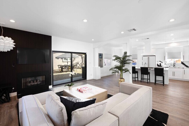 Building Photo - 2113 Harriman Ln