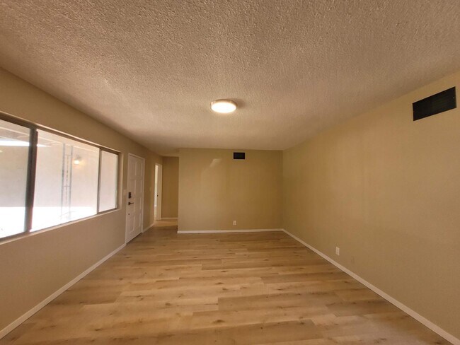 Building Photo - 414 N Alameda Ave