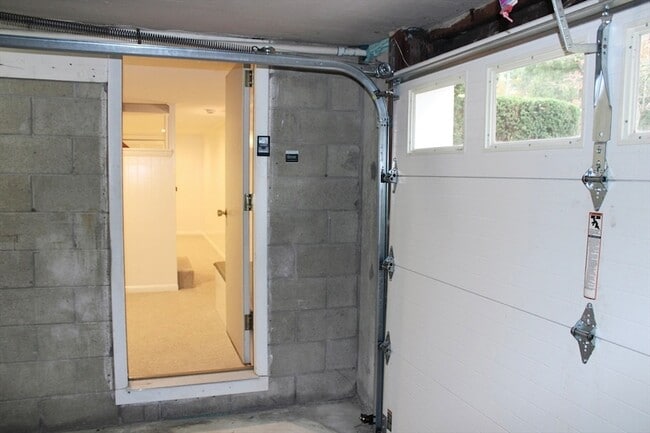 Building Photo - 61 Alton St