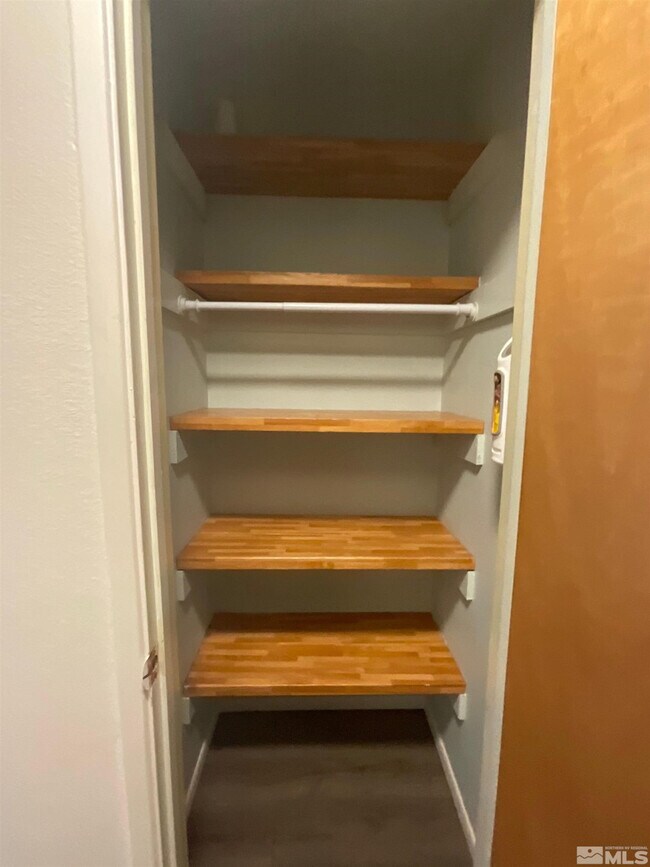 Building Photo - 162 Smithridge Park