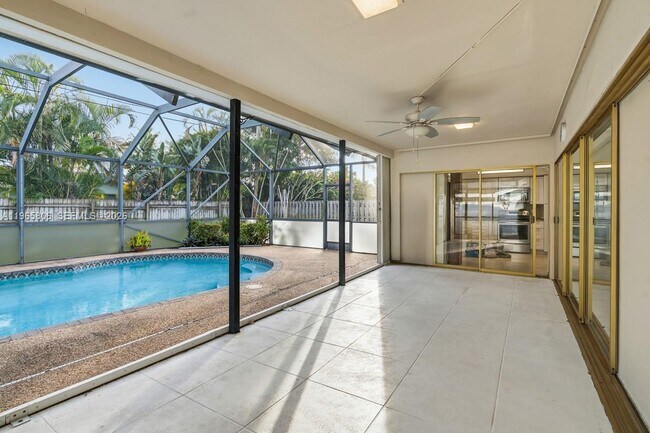 Building Photo - 1260 SW 8th St