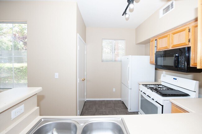 Building Photo - 9050 W Warm Springs Rd