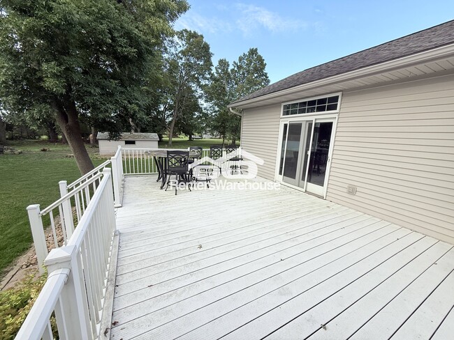 Building Photo - 840 Park Ave