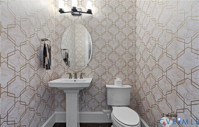 Building Photo - 444 W 6th St