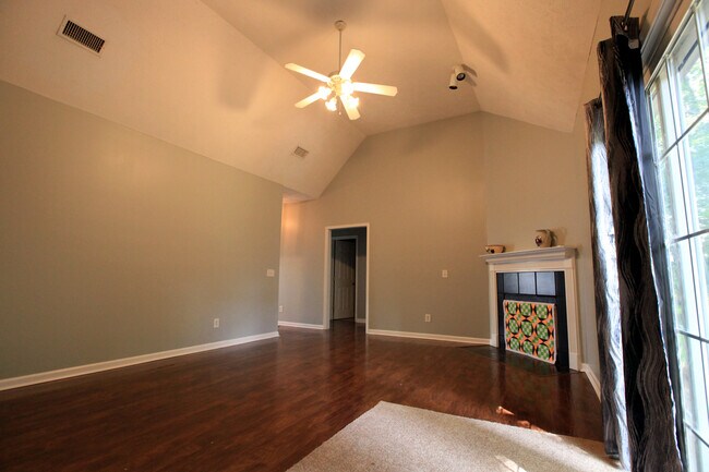Building Photo - 2105 Academy Way