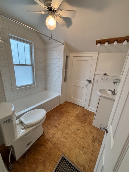 Building Photo - 1321 Lay Blvd