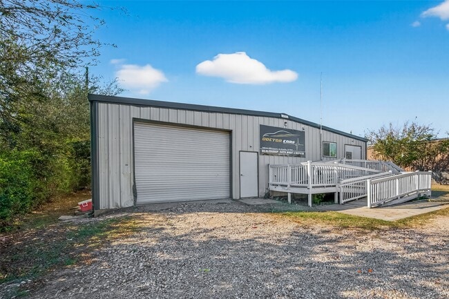 Building Photo - 6203 Gessner Rd