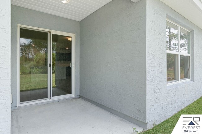 Building Photo - LIKE NEW 3/2/1 TOWNHOUSE IN DESIRABLE SEMINOLE WOODS