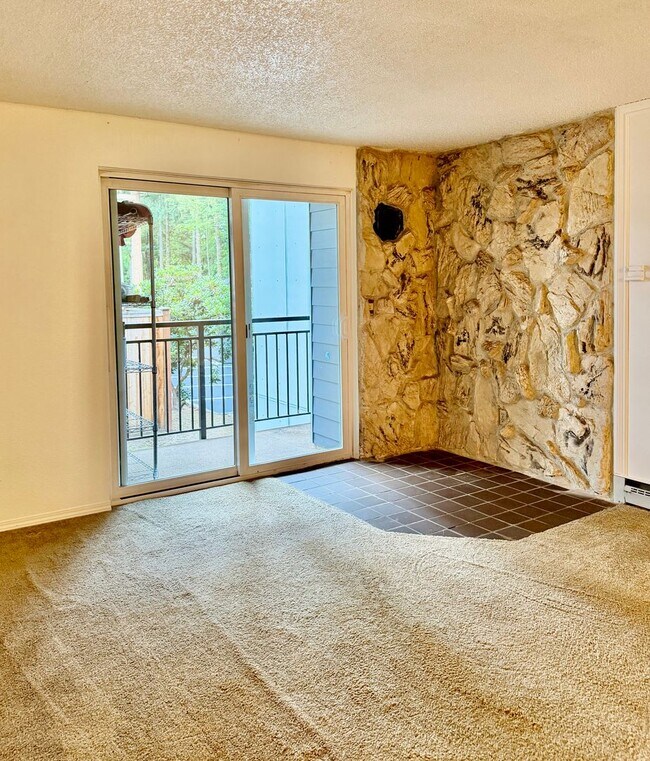 Building Photo - 1 Bed / 1 Bath Bellevue condo $1,795/month