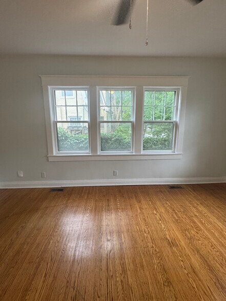 Large windows in the living room - 1333 Castlewood Ave