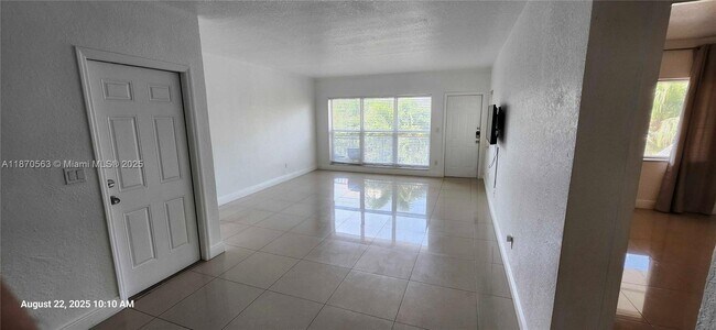 Building Photo - 9800 E Bay Harbor Dr