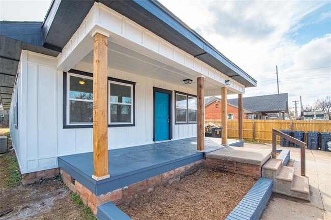 Building Photo - 1008 NW 45th St