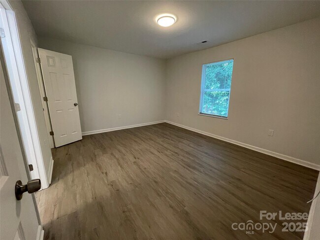 Building Photo - 7135 Ludwig Dr