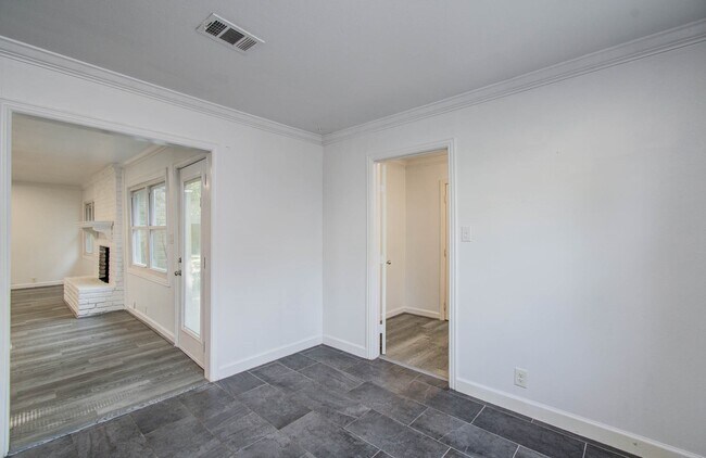 Building Photo - 674 Ravensworth Dr