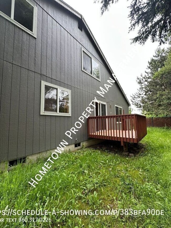 Building Photo - 5601 Pasinetti St
