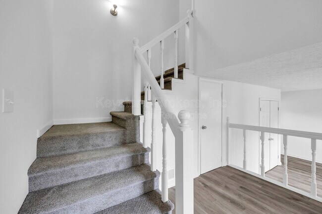 Building Photo - 1586 Kings Rd