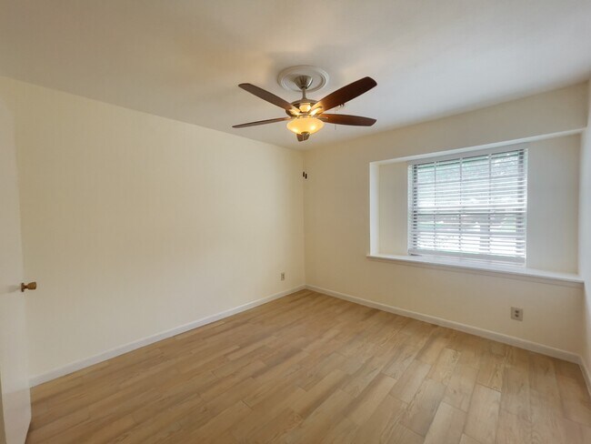 Building Photo - 7710 Romney Rd