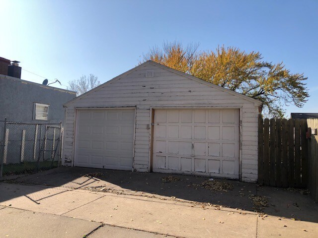 Building Photo - 217-219 Bates Ave