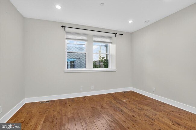 Building Photo - 1420 E Susquehanna Ave