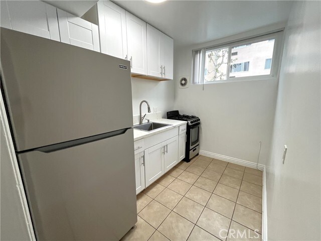 Building Photo - 12926 Doty Ave