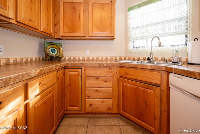 Building Photo - 6470 N Tierra De Las Catalinas