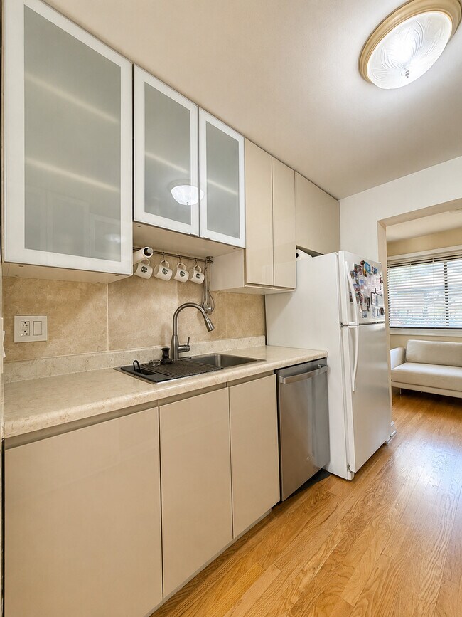 Building Photo - 495 S Crow Trail
