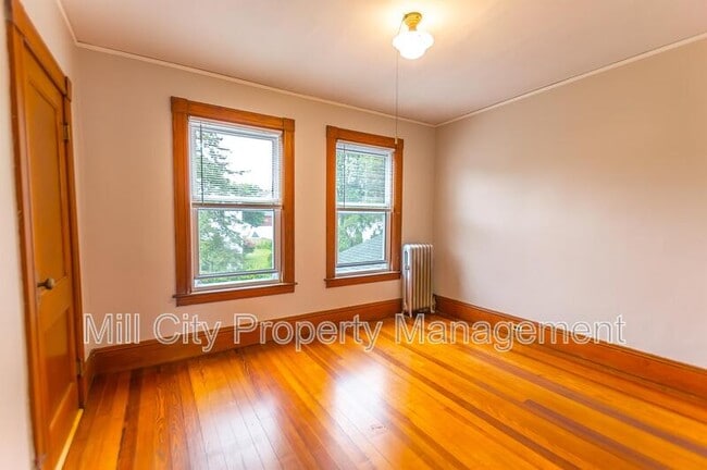 Building Photo - 105 Ray St