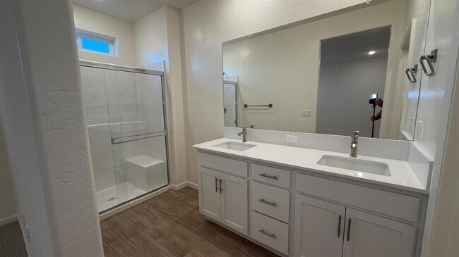 Building Photo - 2173 N Renn Ave