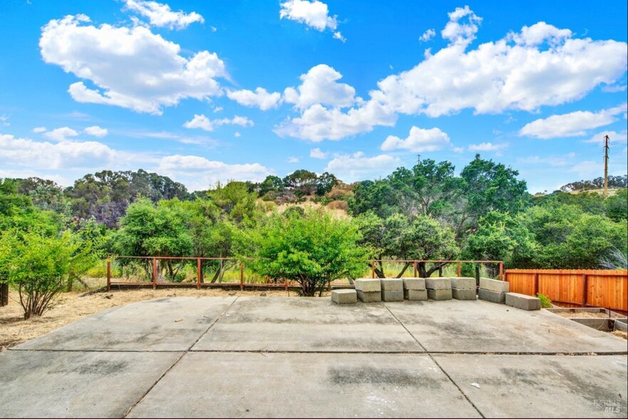 Building Photo - 143 Creekview Dr